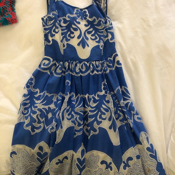 Tracy Reese blue lace scalloped dress. Size 0. - Picture 2 of 4